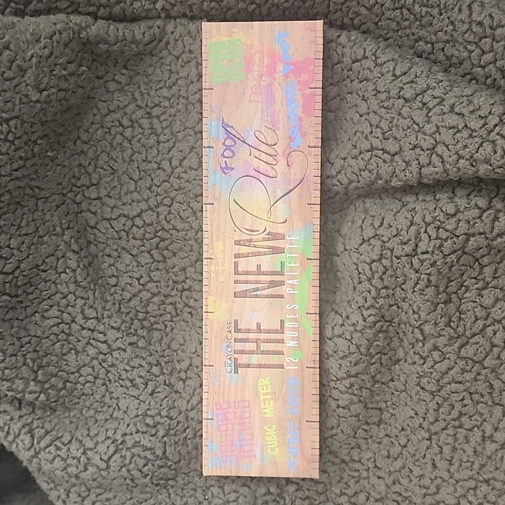 The Crayon Case 12 nudes pallette